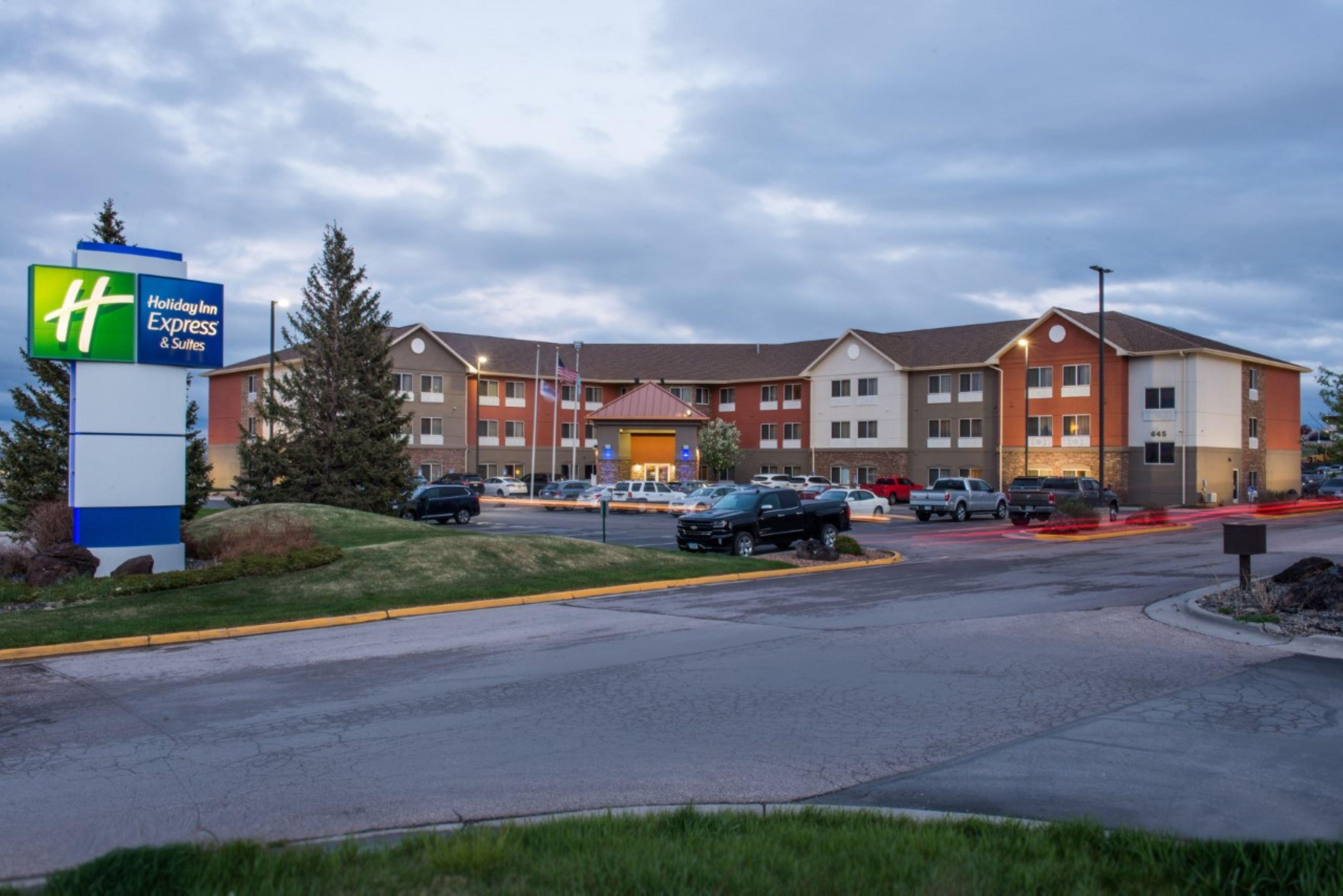 Holiday Inn Express & Suites Rapid City By Ihg Exterior foto
