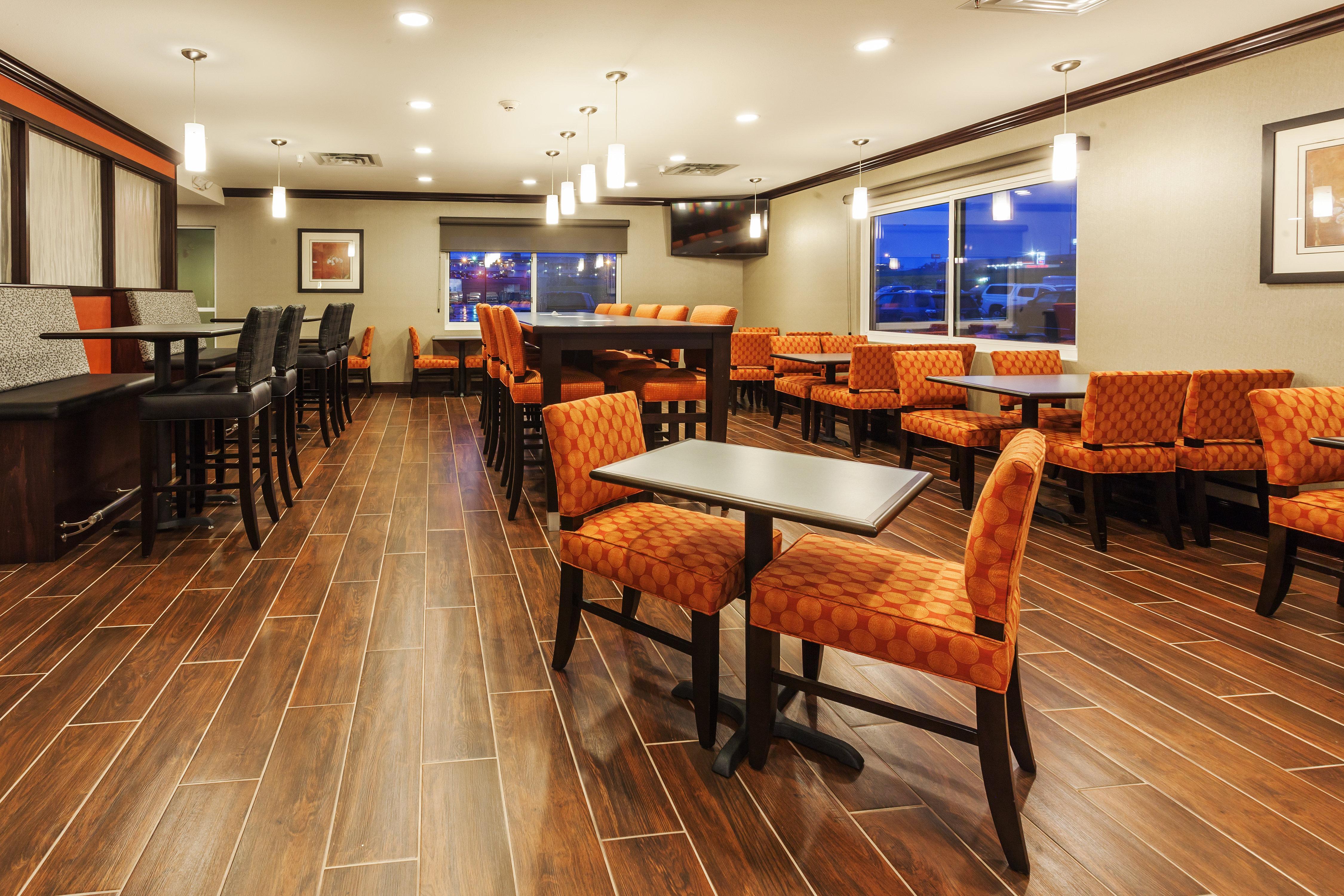 Holiday Inn Express & Suites Rapid City By Ihg Exterior foto