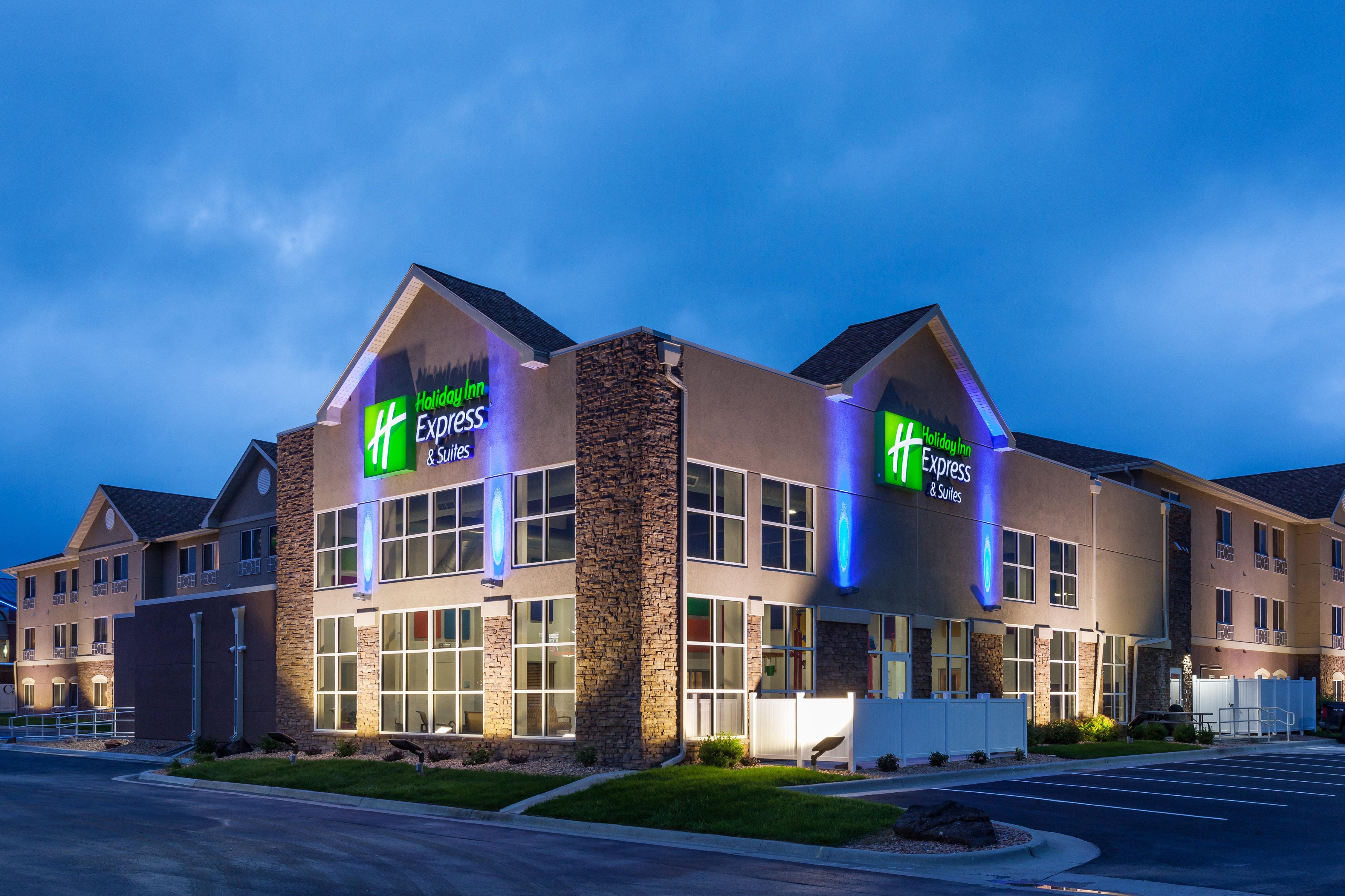 Holiday Inn Express & Suites Rapid City By Ihg Exterior foto