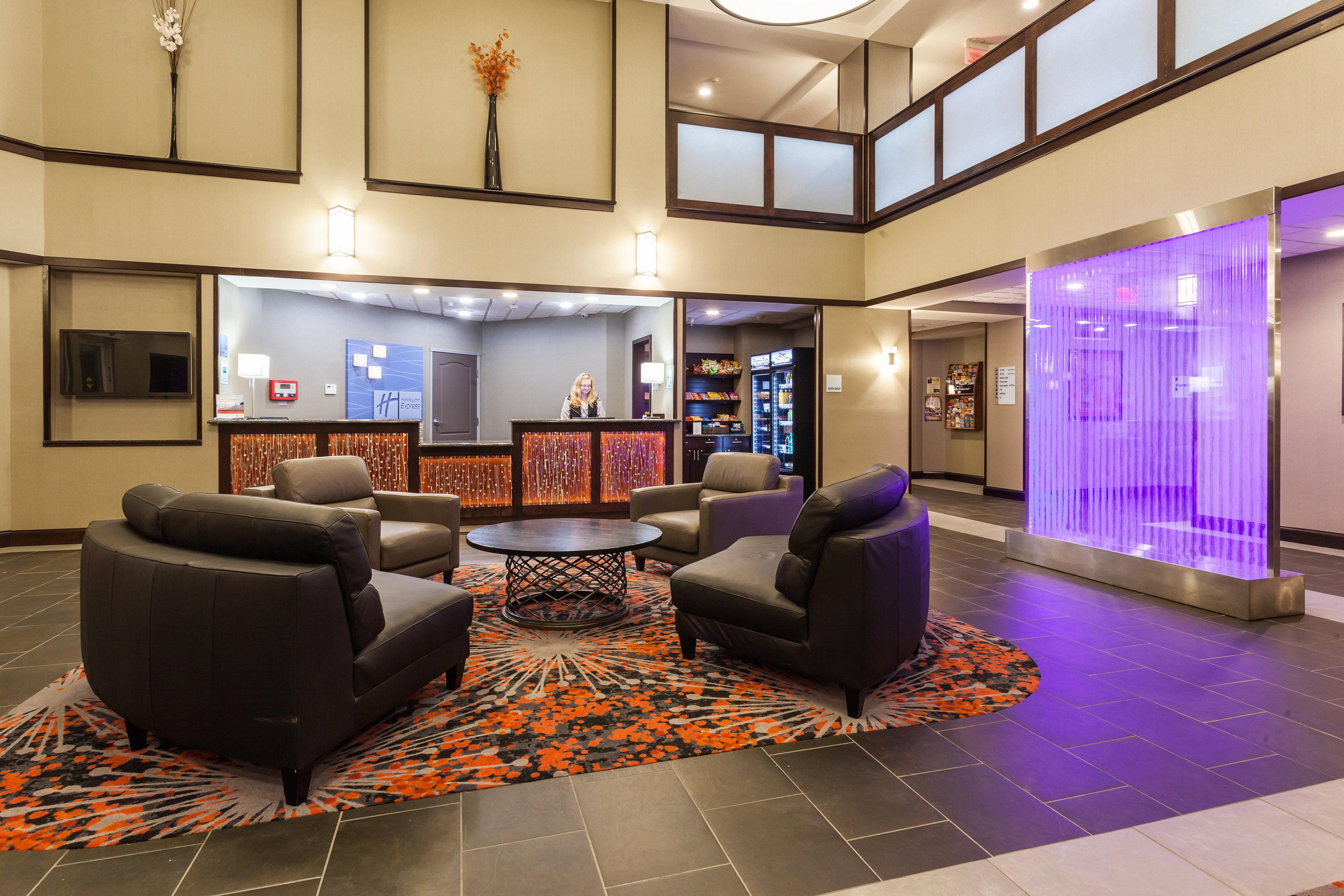 Holiday Inn Express & Suites Rapid City By Ihg Exterior foto